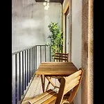 Great Flat & View In Historic By Lovelystay 아파트
