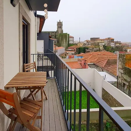Great Flat & View In Historic By Lovelystay
