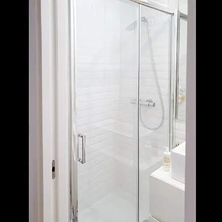 Great Flat & View In Historic By Lovelystay 포르투