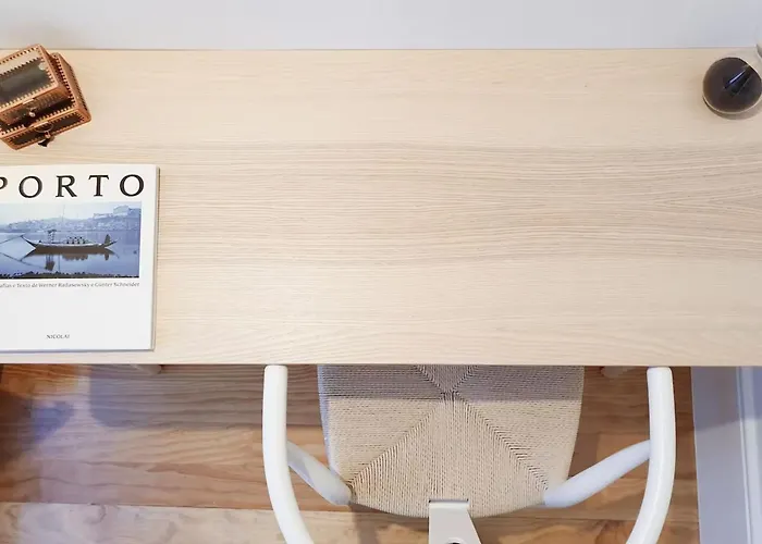 Great Flat & View In Historic By Lovelystay